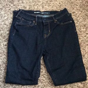 Old Navy Dark Washed Jeans. Curvy Mid-Rise. Size 2 Regular. Never worn.